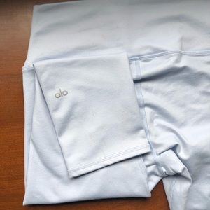 Alo Yoga HIGH waisted Baby Blue Capris